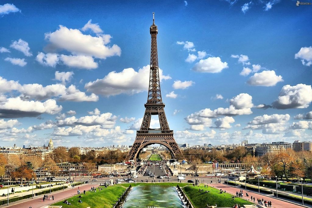 10 Ways to Avoid Tourist Traps