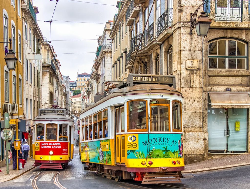 10 Ways to Avoid Tourist Traps