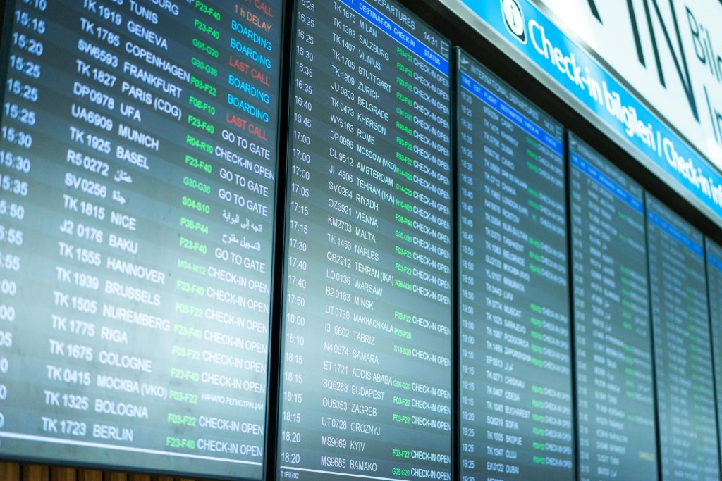 7 Travel Hacks to Save Money on Flights