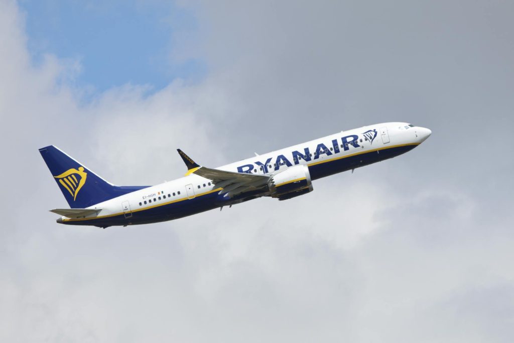 7 Travel Hacks to Save Money on Flights