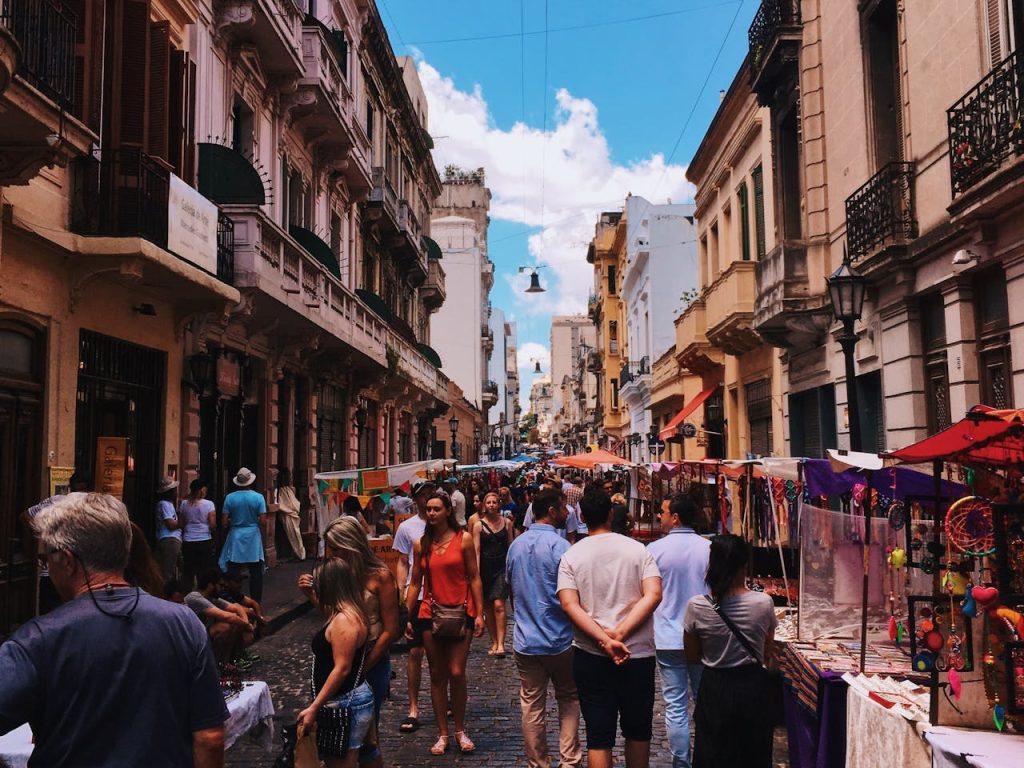 10 Ways to Avoid Tourist Traps